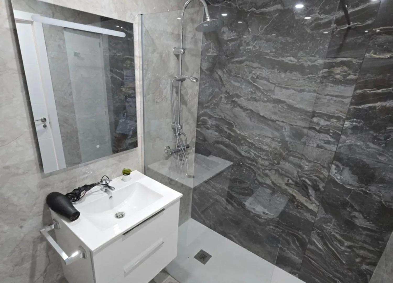 Exclusive Apartment Eden, Marble Floor, Luxury Bathroom, Heated Pool, Close To City Centre, Sea View, Balcony ロスクリスティアーノス スペイン