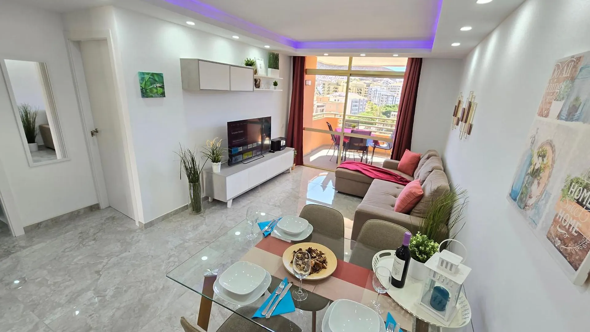 Exclusive Apartment Eden, Marble Floor, Luxury Bathroom, Heated Pool, Close To City Centre, Sea View, Balcony Los Cristianos
